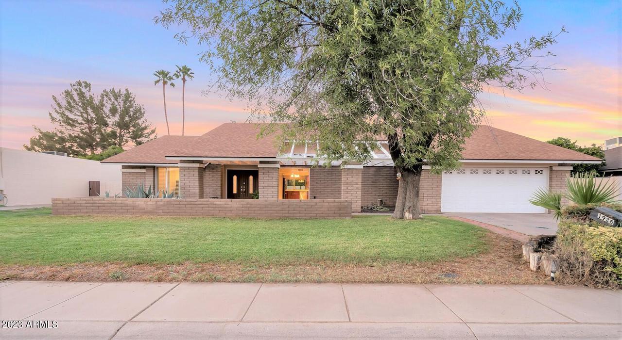 1926 E Diamond Dr., Tempe, AZ 85283