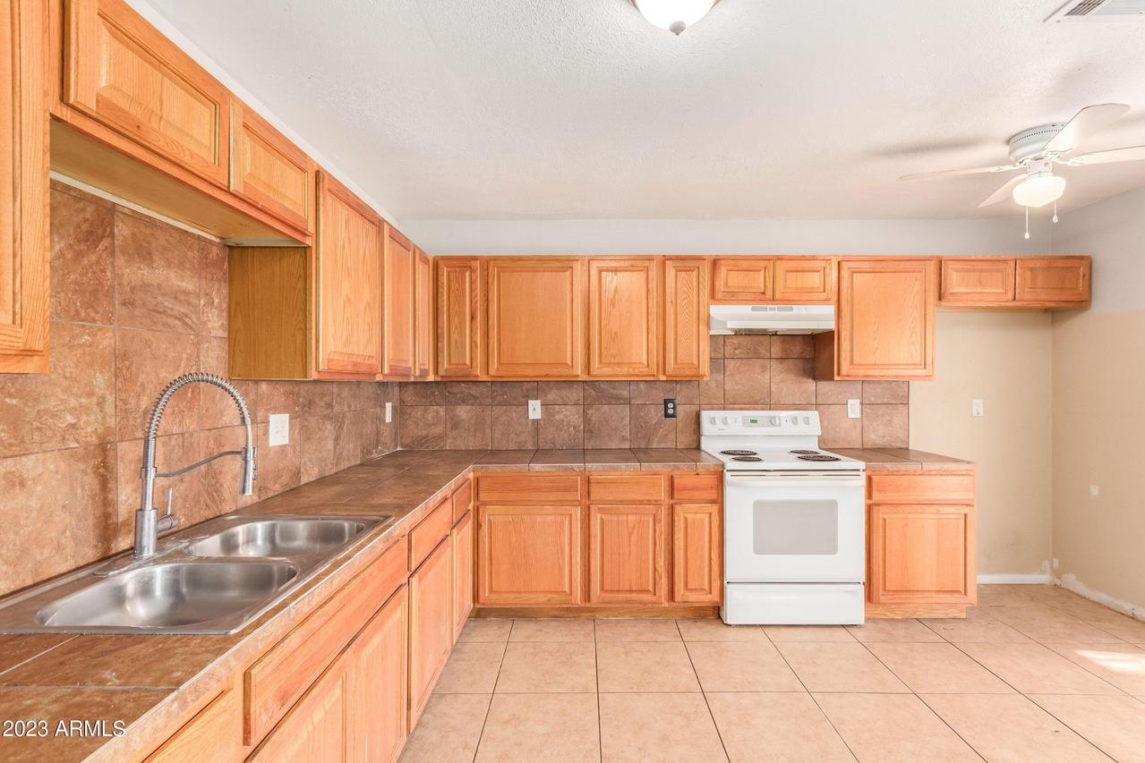 5812 S 46th Pl., Phoenix, AZ 85040