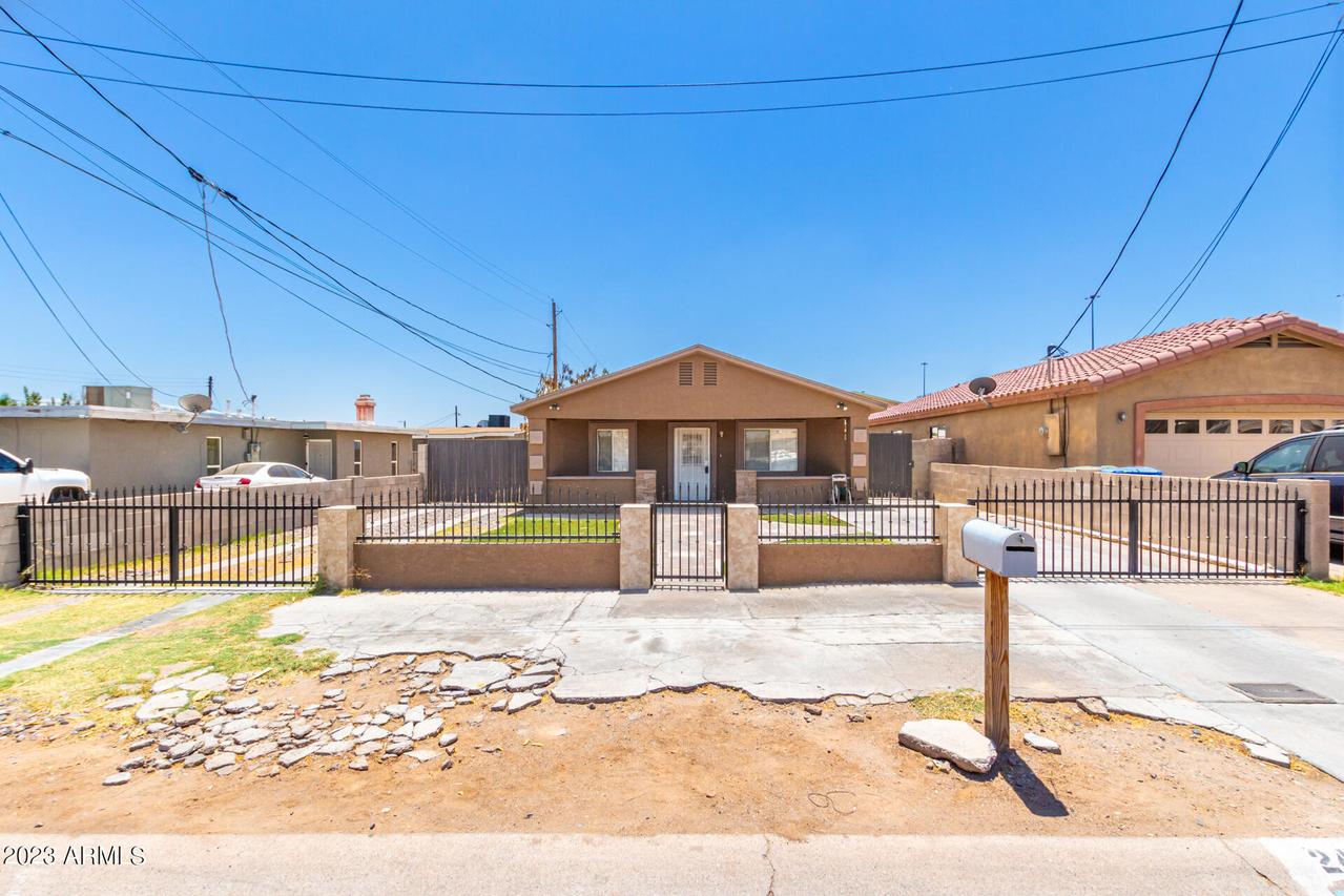 2427 W Devonshire Ave., Phoenix, AZ 85015