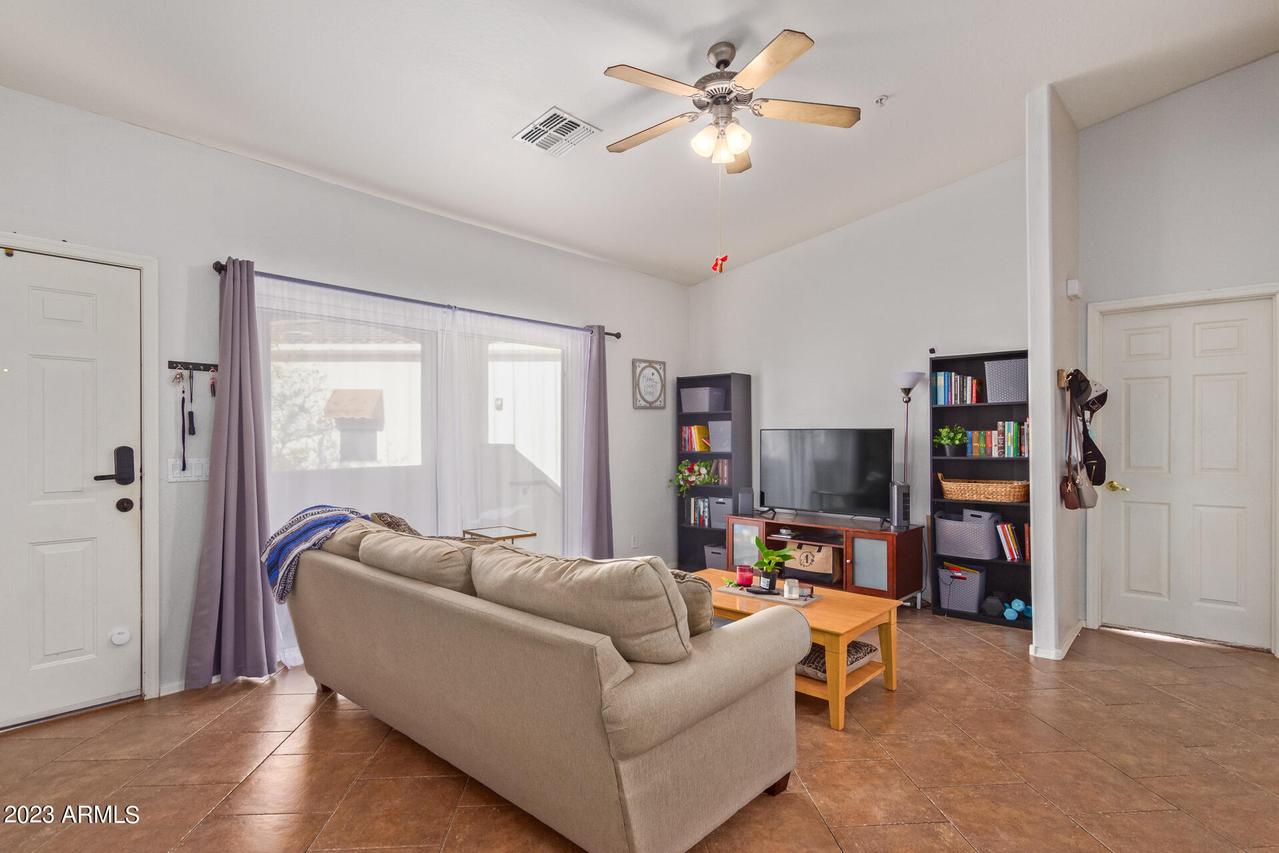 2950 W Louise Dr. #207, Phoenix, AZ 85027
