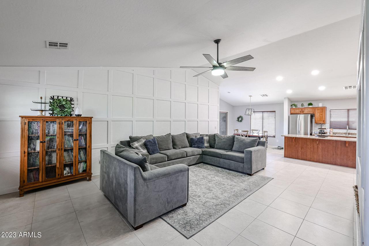 1090 S 166th Dr., Goodyear, AZ 85338