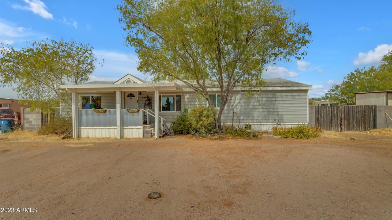 586 S Warner Dr., Apache Junction, AZ 85220