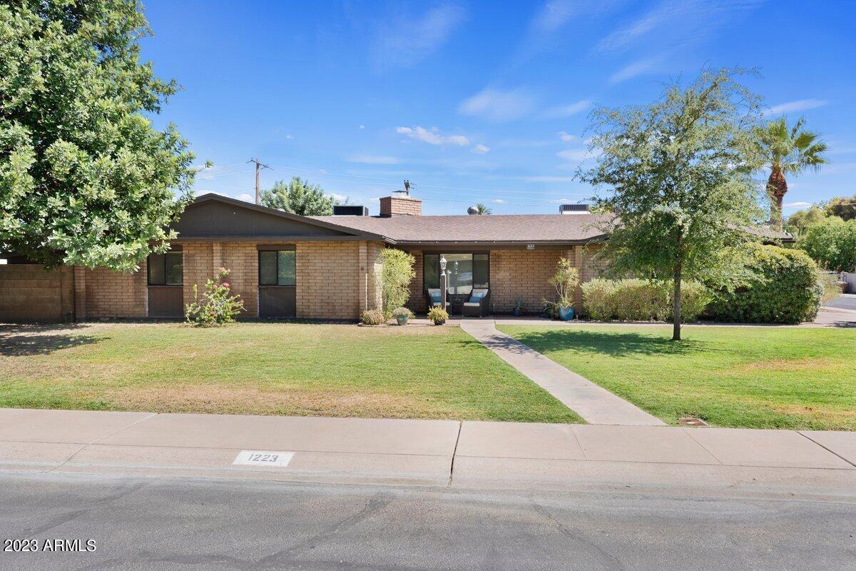 1223 W Golden Ln., Phoenix, AZ 85021
