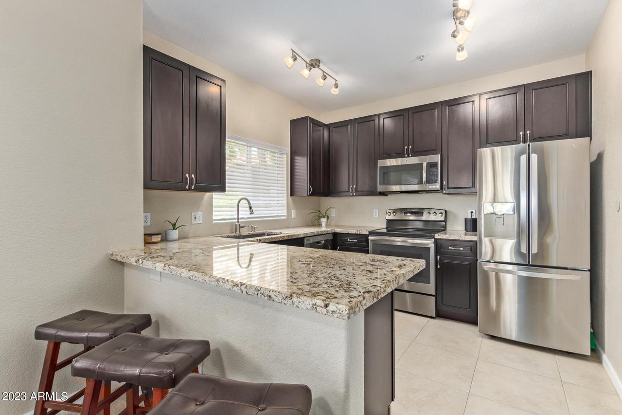 7401 W Arrowhead Clubhouse Dr. #2058, Glendale, AZ 85308