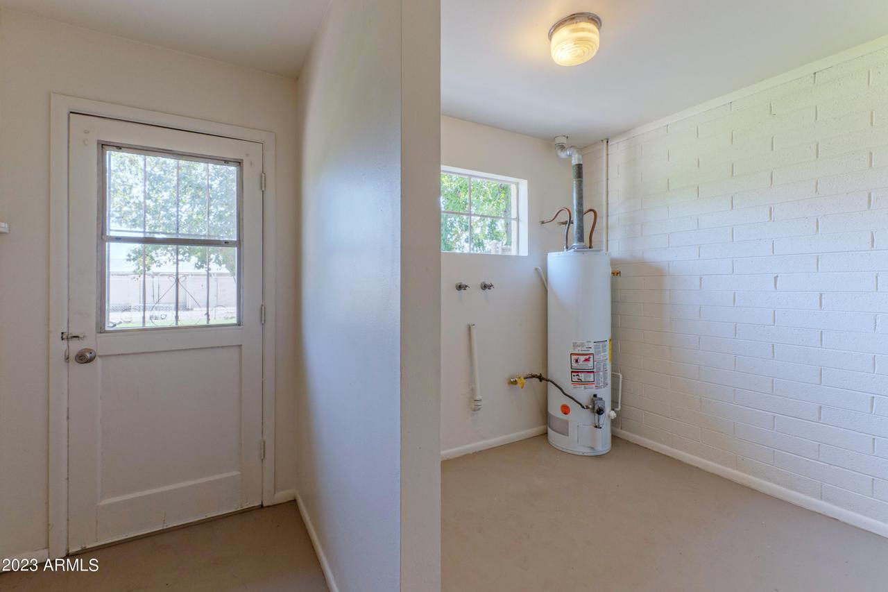 7733 N 60th Ave., Glendale, AZ 85301