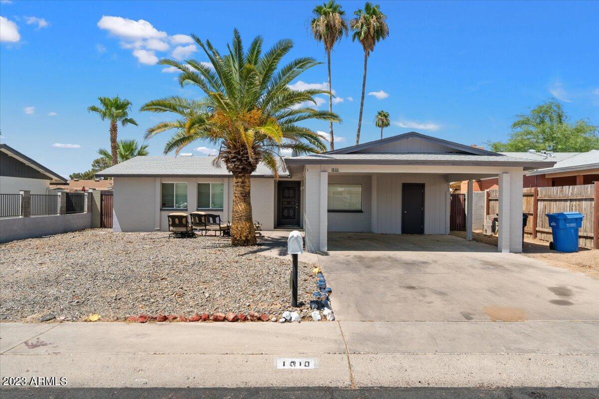 1010 W Angela Dr., Phoenix, AZ 85023