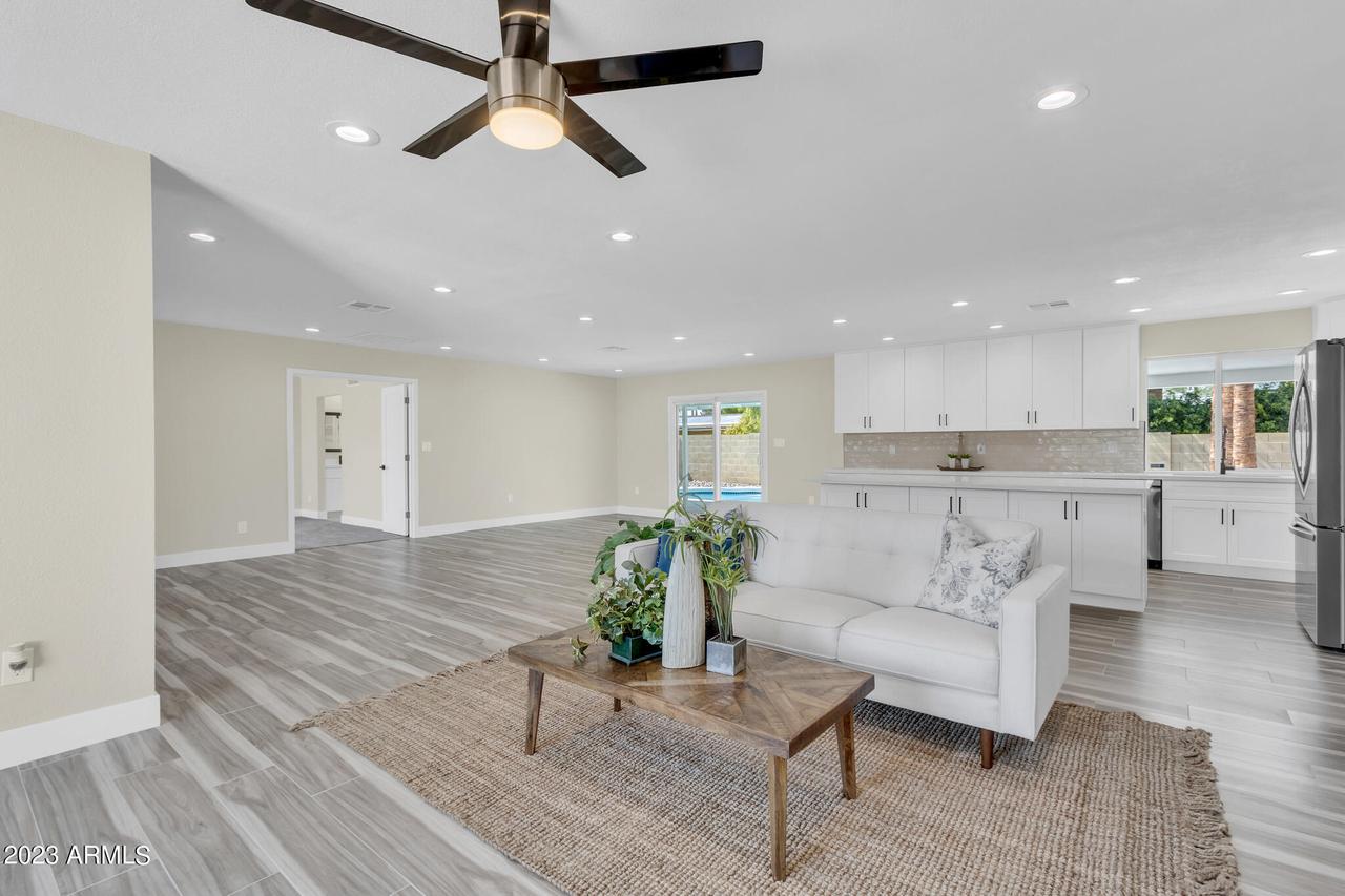 3018 E Cochise Rd., Phoenix, AZ 85028