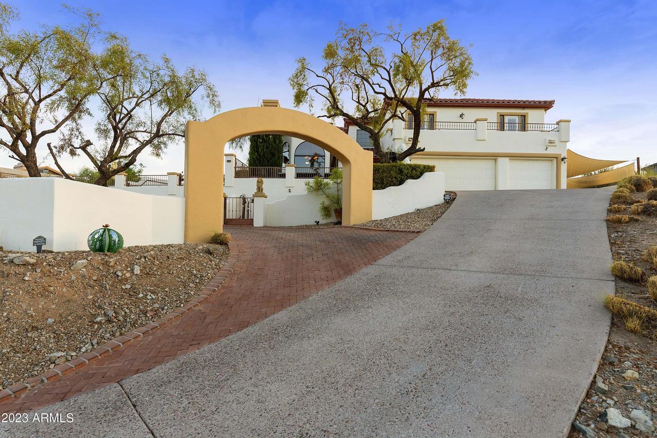 3015 E Acoma Dr., Phoenix, AZ 85032