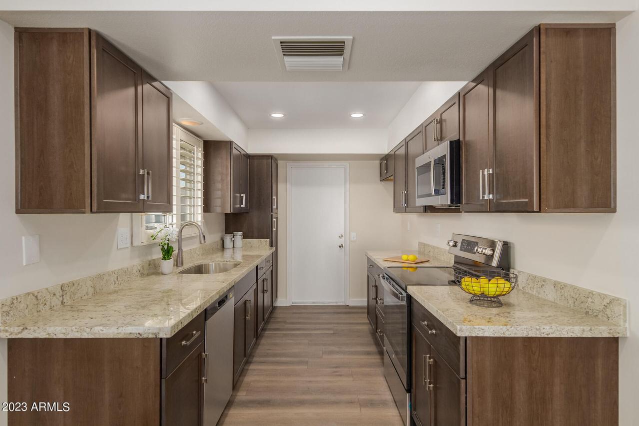 18037 N Desert Glen Dr., Sun City West, AZ 85375