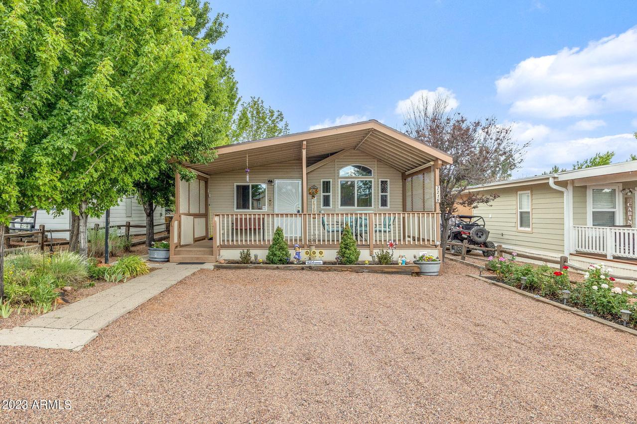 2218 Rodeo Dr., Overgaard, AZ 85933