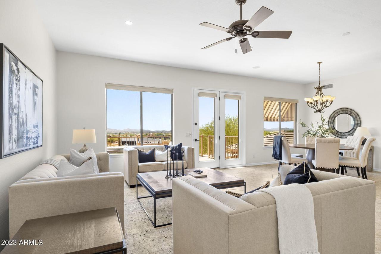 527 W Briles Rd., Phoenix, AZ 85085