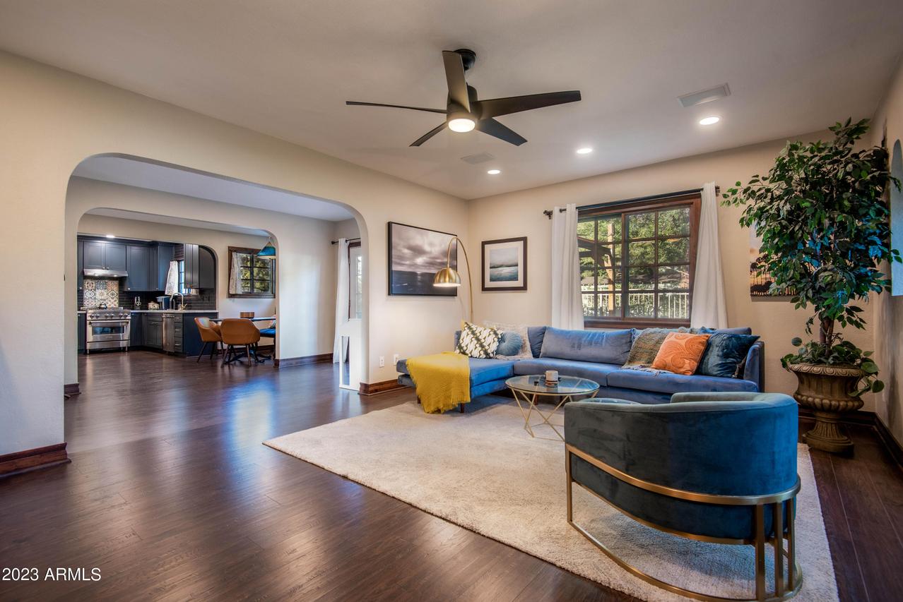 1302 W Heatherbrae Dr., Phoenix, AZ 85013