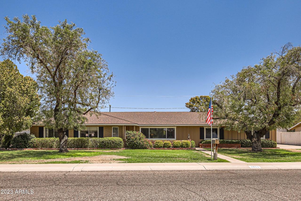 7811 N 11th Ave., Phoenix, AZ 85021