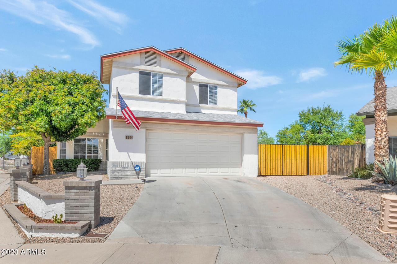 3844 W Camino Del Rio, Glendale, AZ 85310