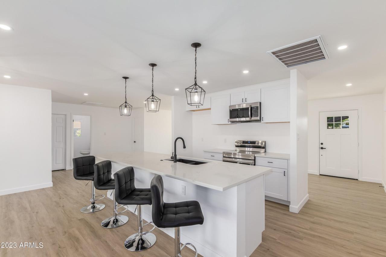 13825 N 36th Ave., Phoenix, AZ 85053