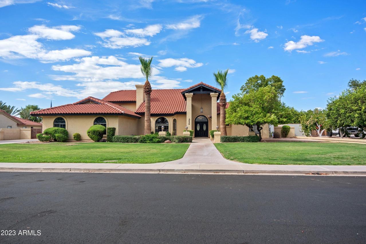 2434 E Jasmine Cir., Mesa, AZ 85213