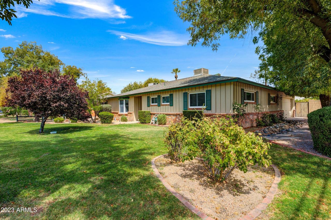1952 E San Miguel Ave., Phoenix, AZ 85016