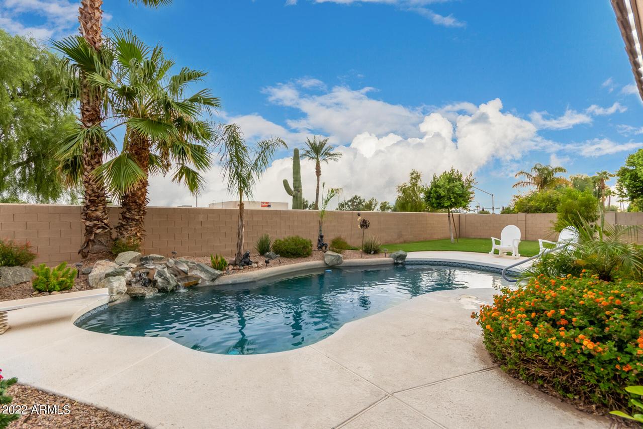 6211 W Mcrae Way, Glendale, AZ 85308