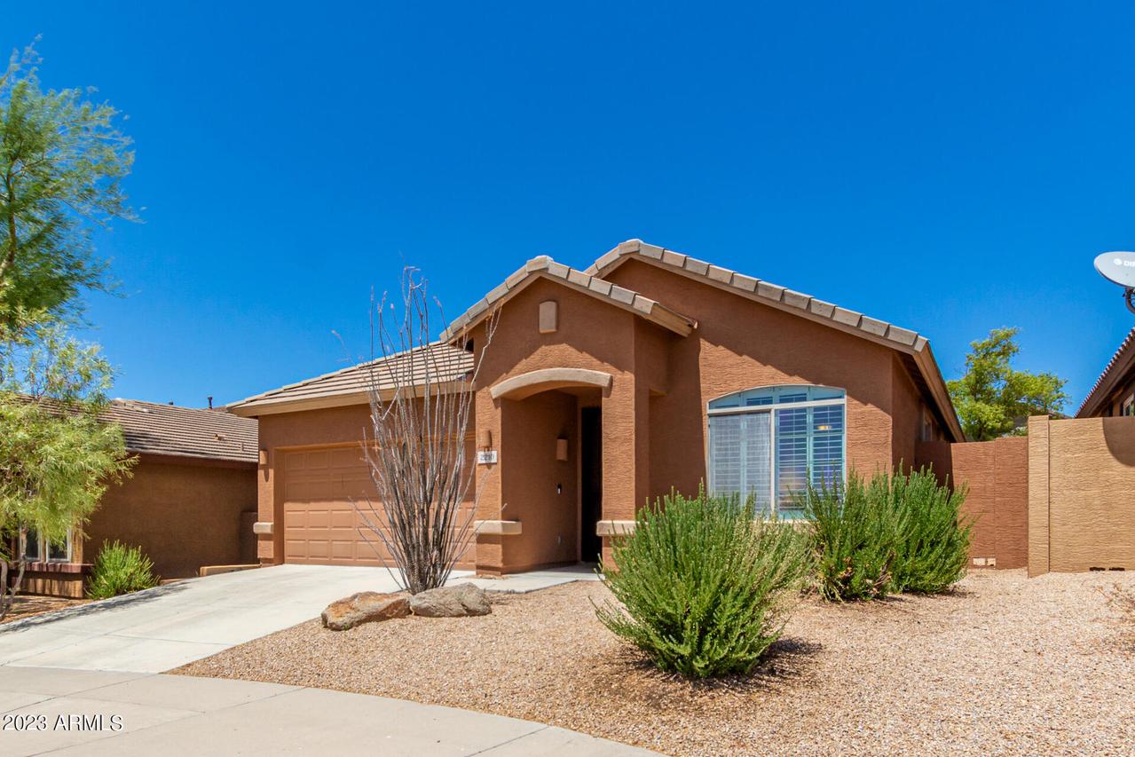 2210 W Oyer Ln., Phoenix, AZ 85085