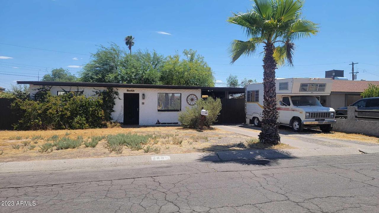2905 W Monterosa St., Phoenix, AZ 85017