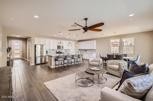 22081 N 97th Dr., Peoria, AZ 85383