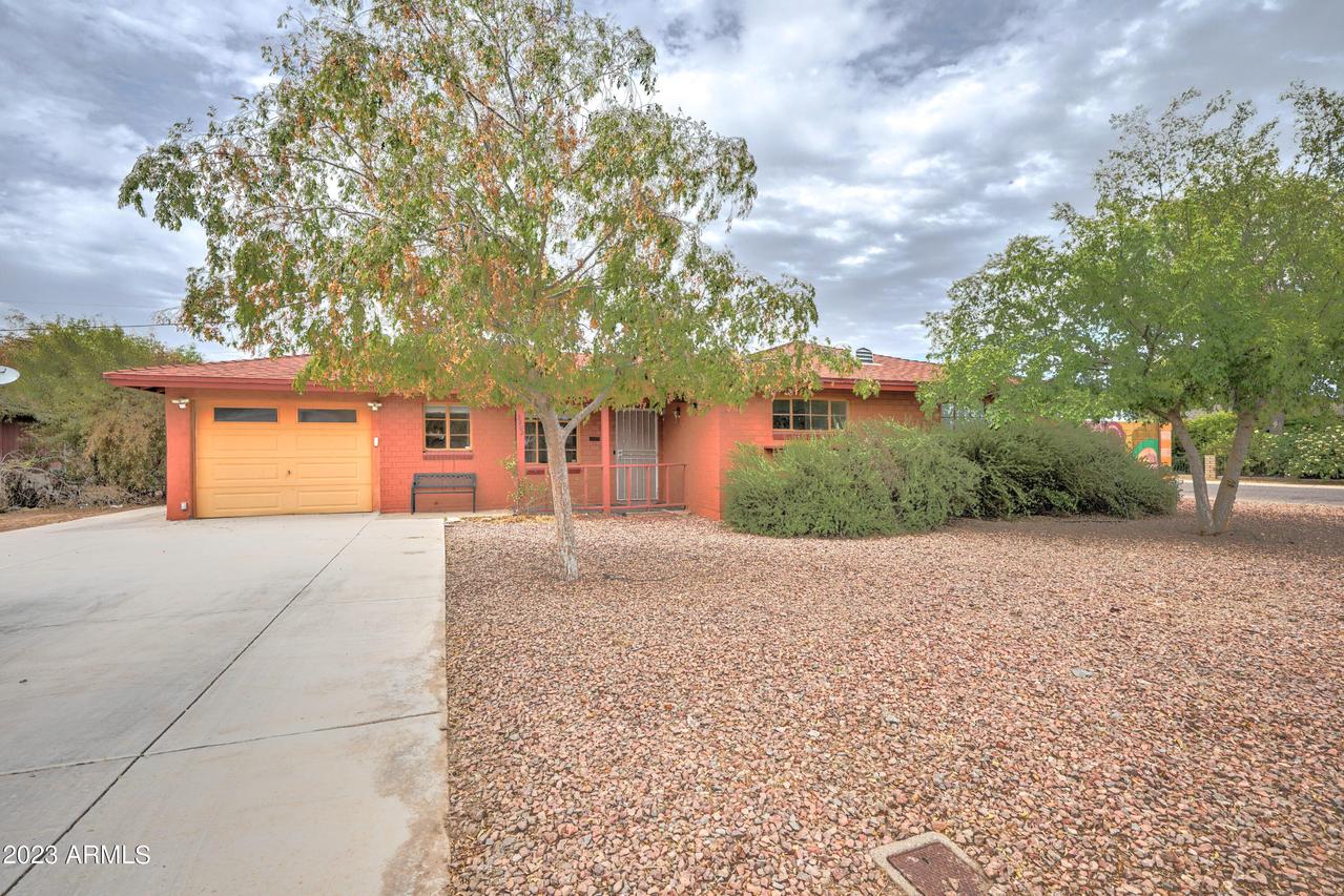2202 W Earll Dr., Phoenix, AZ 85015