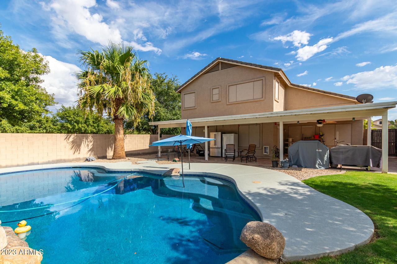 2626 W Mericrest Way, San Tan Valley, AZ 85144