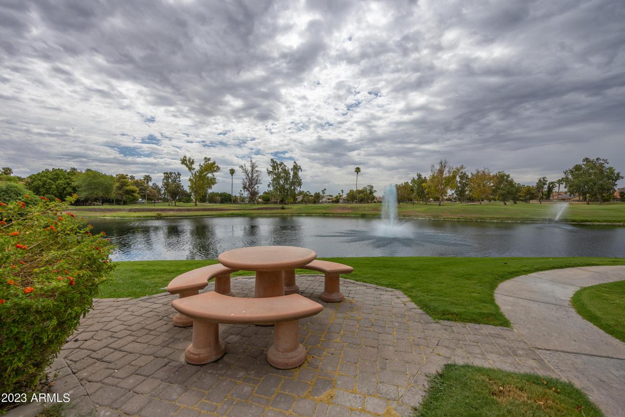 7401 W Arrowhead Clubhouse Dr. #2076, Glendale, AZ 85308