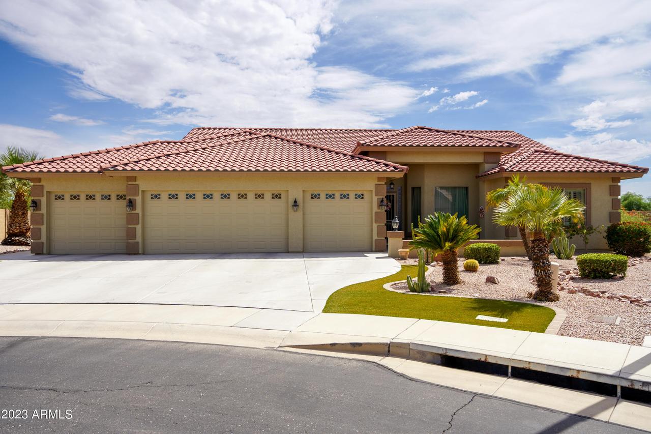 2761 S Royal Wood Cir., Mesa, AZ 85209