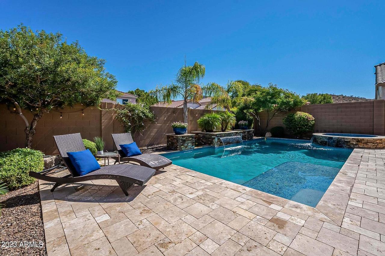 6612 W Saguaro Park Ln., Glendale, AZ 85310