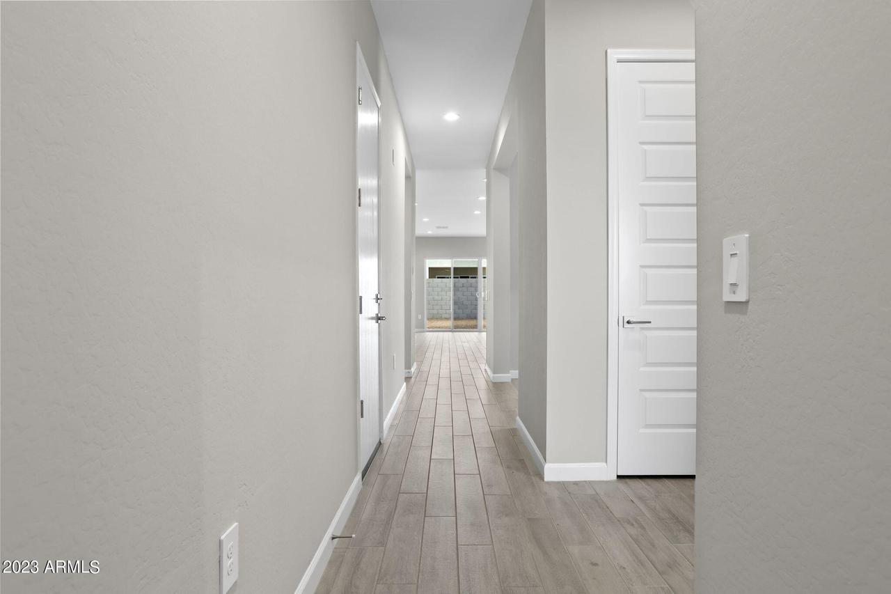 10332 W Harmony Ln., Peoria, AZ 85382