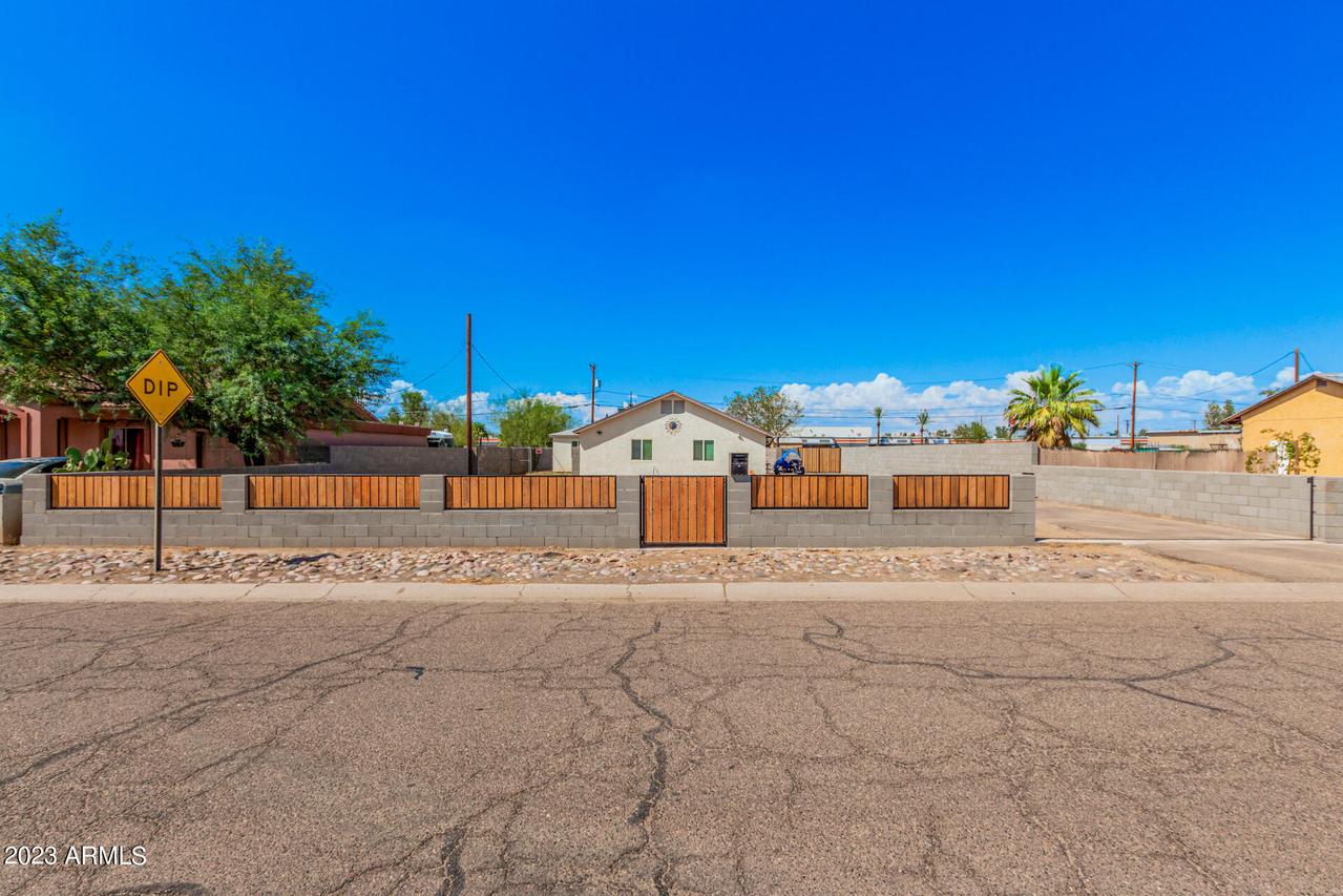 3542 W Lewis Ave., Phoenix, AZ 85009