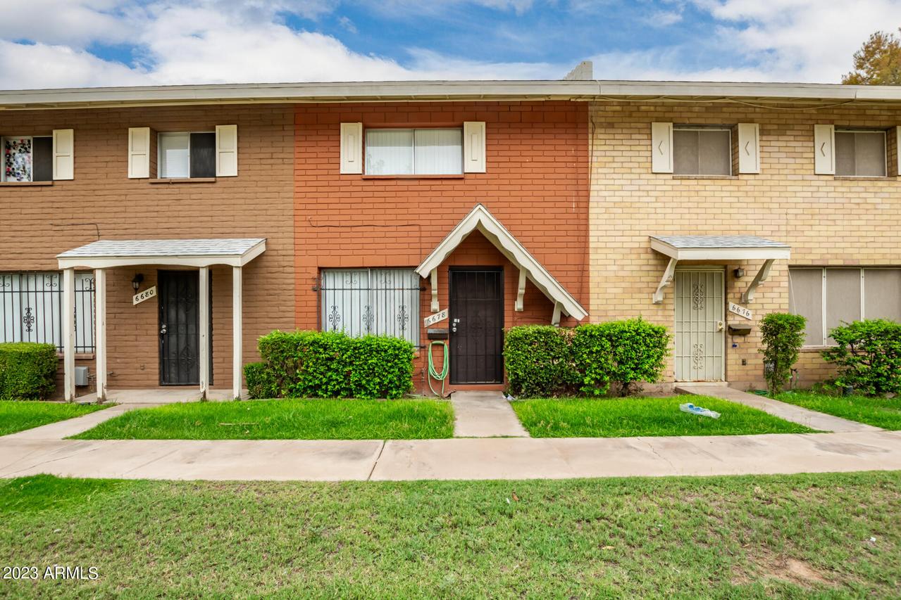 6678 N 43rd Ave., Glendale, AZ 85301