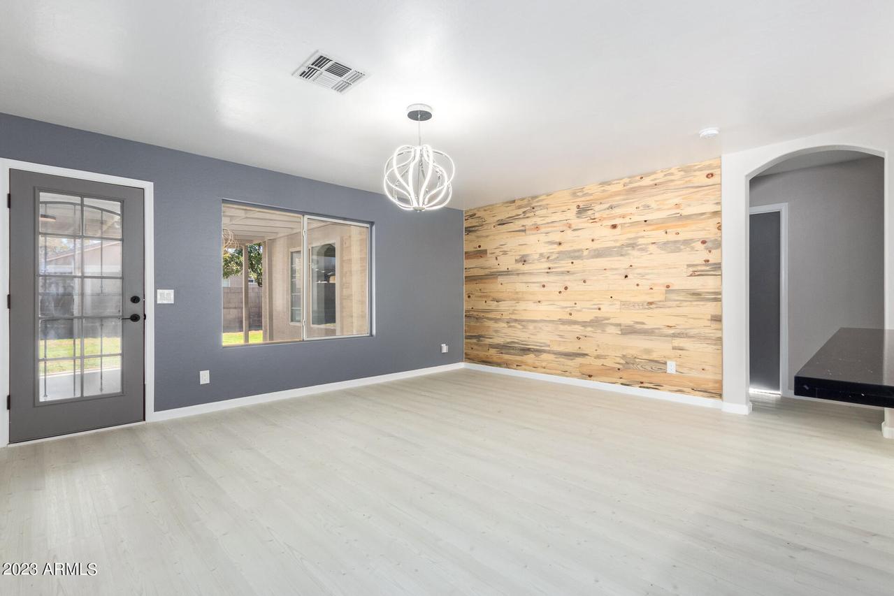 11025 W Hayward Ave., Glendale, AZ 85307
