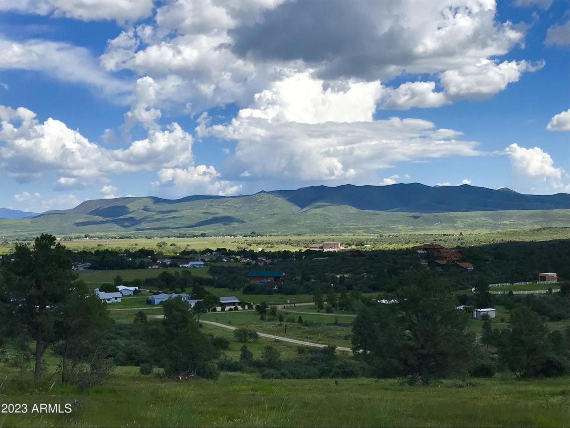 XOXO W Legacy Ln. #2, Peeples Valley, AZ 86332