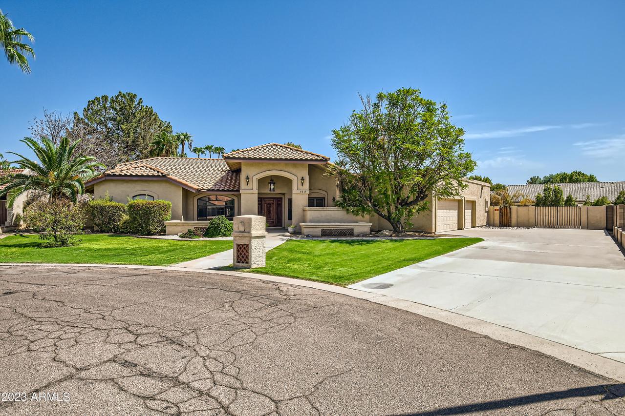 9239 S Oak St., Tempe, AZ 85284
