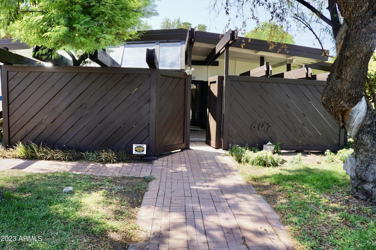 607 E Loyola Dr., Tempe, AZ 85282
