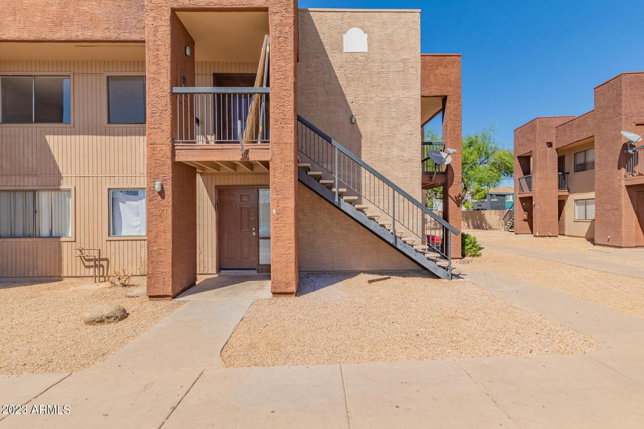 3810 N Maryvale Pkwy. #2016, Phoenix, AZ 85031