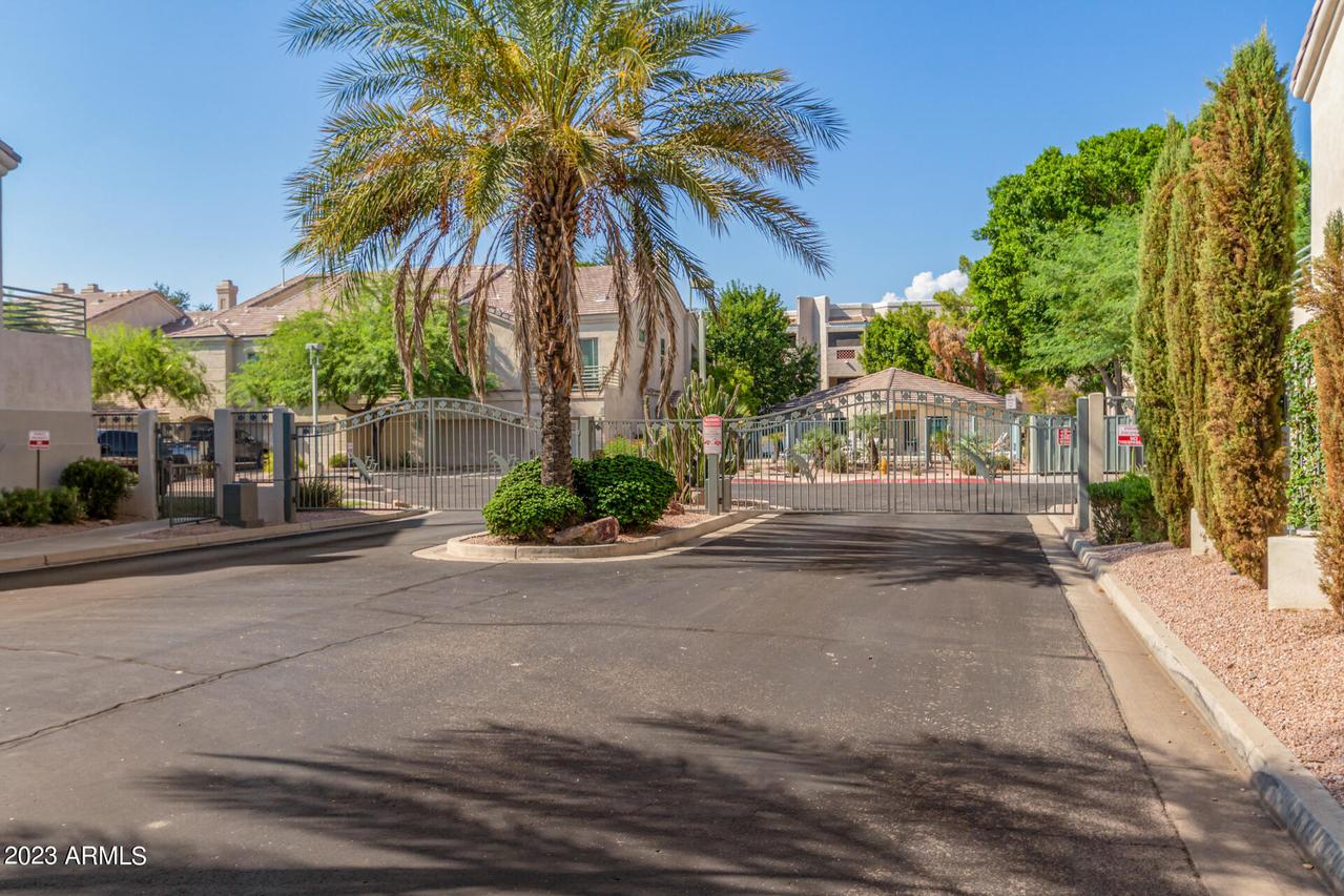 7550 E Earll Dr. #74, Scottsdale, AZ 85251