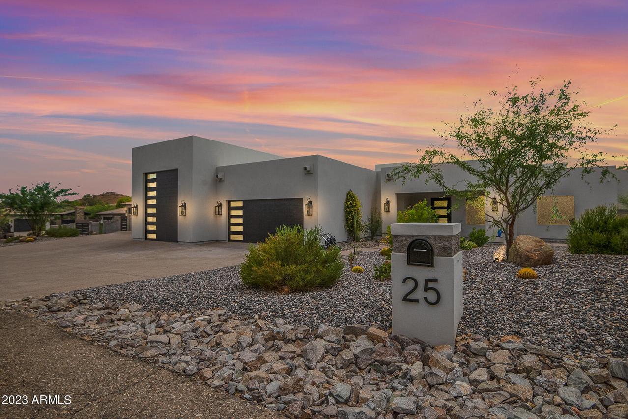 25 W Sagebrush Dr., Phoenix, AZ 85085