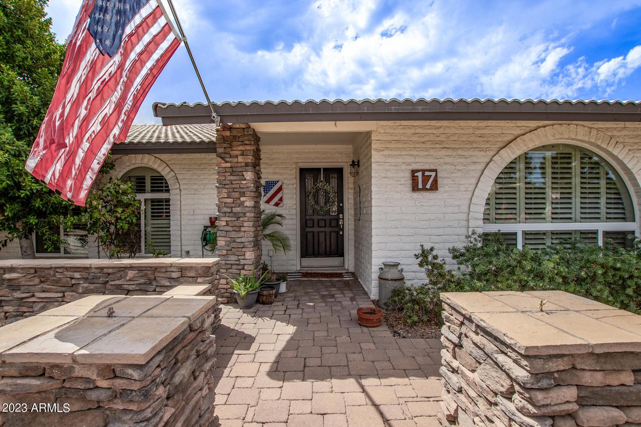 17 E Coral Gables Dr., Phoenix, AZ 85022