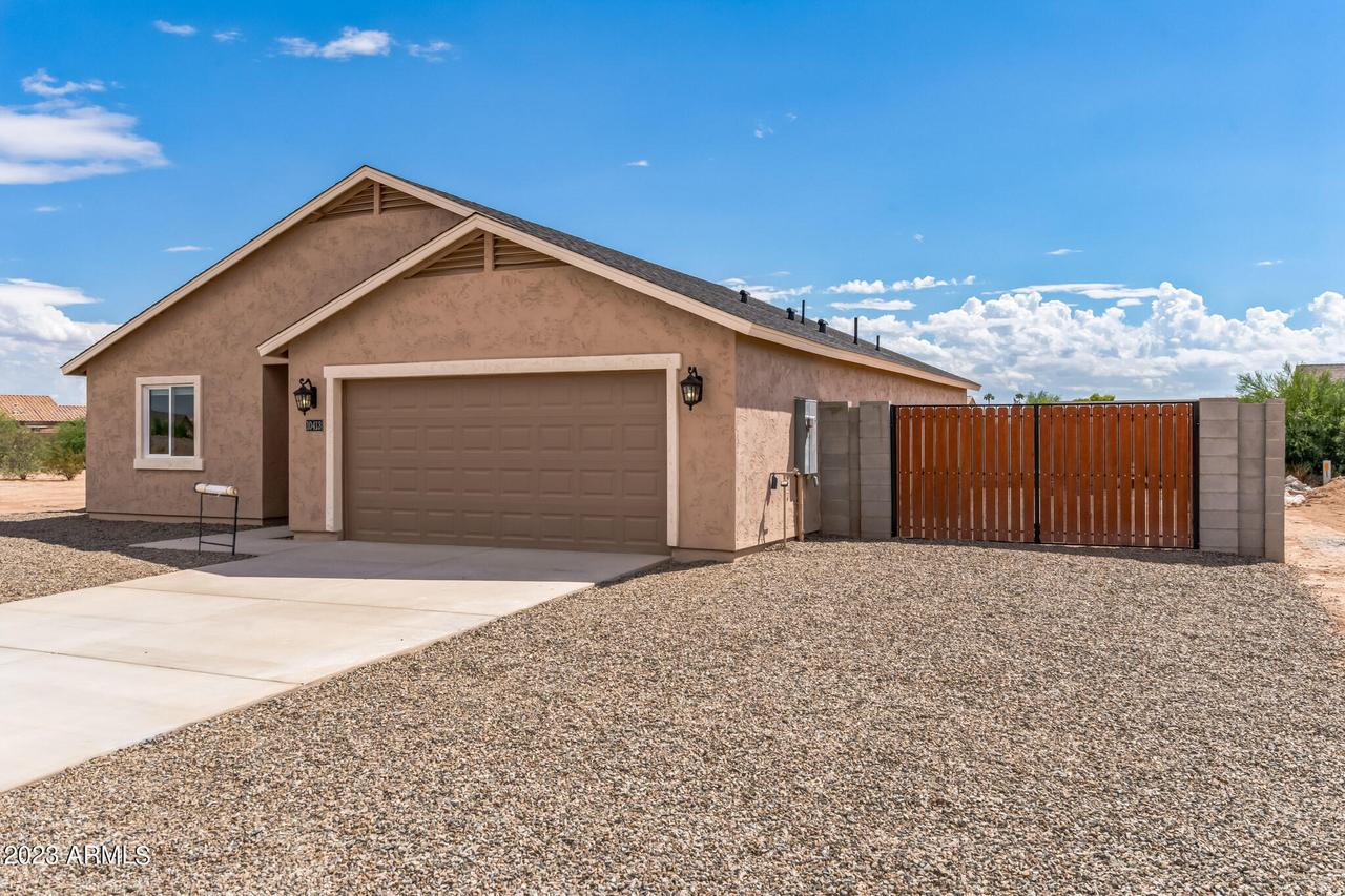 10413 W Fernando Dr., Arizona City, AZ 85123