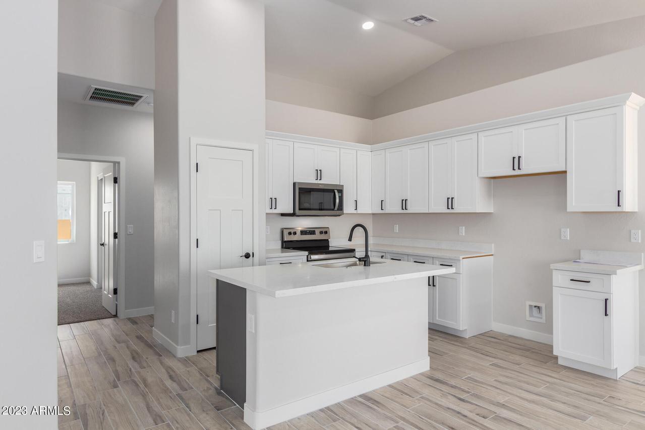 15011 S Diablo Rd., Arizona City, AZ 85123