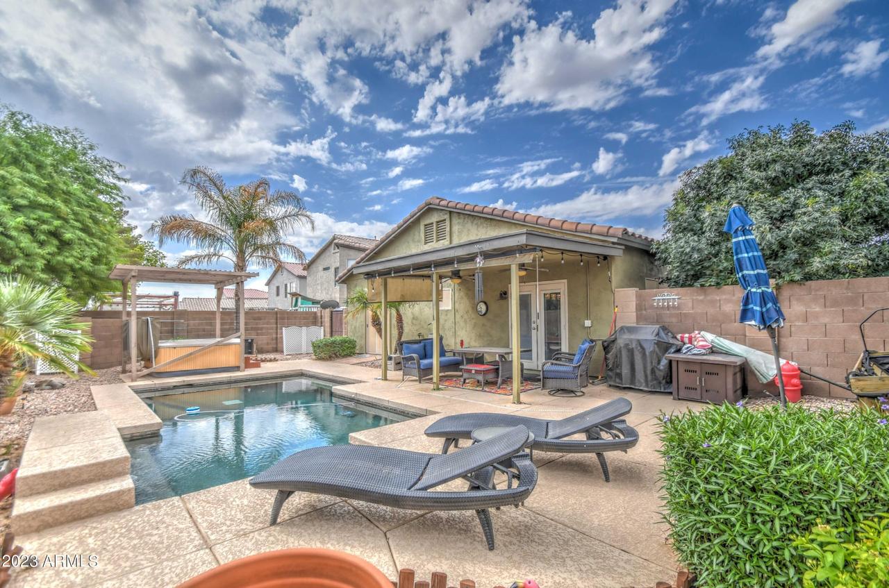 30177 N Royal Oak Way, San Tan Valley, AZ 85143