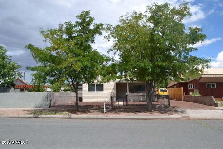 610 W Buffalo St., Holbrook, AZ 86025