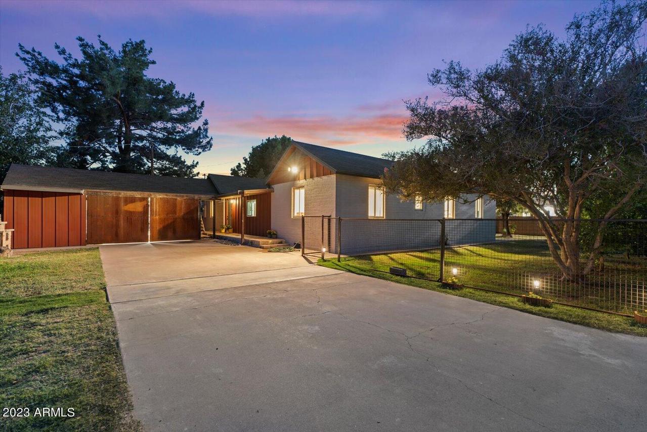 3205 E Clarendon Ave., Phoenix, AZ 85018