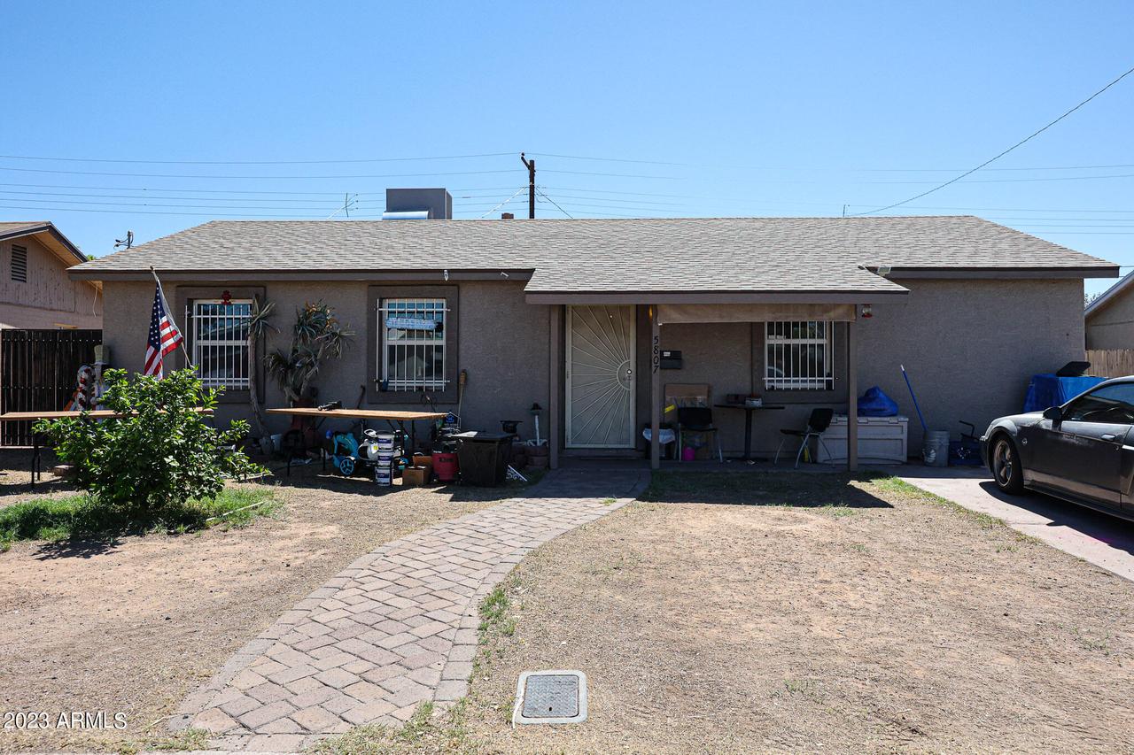5807 N 64th Ave., Glendale, AZ 85301