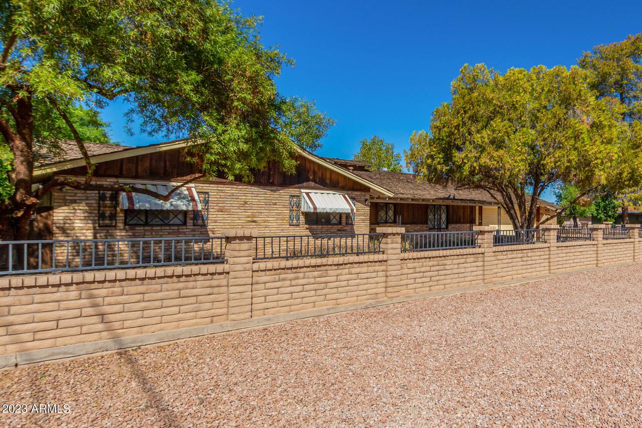1401 W Pepper Pl., Mesa, AZ 85201