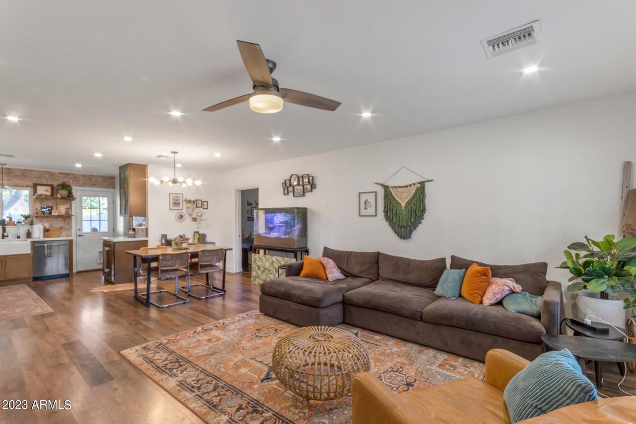 803 E Flynn Ln., Phoenix, AZ 85014