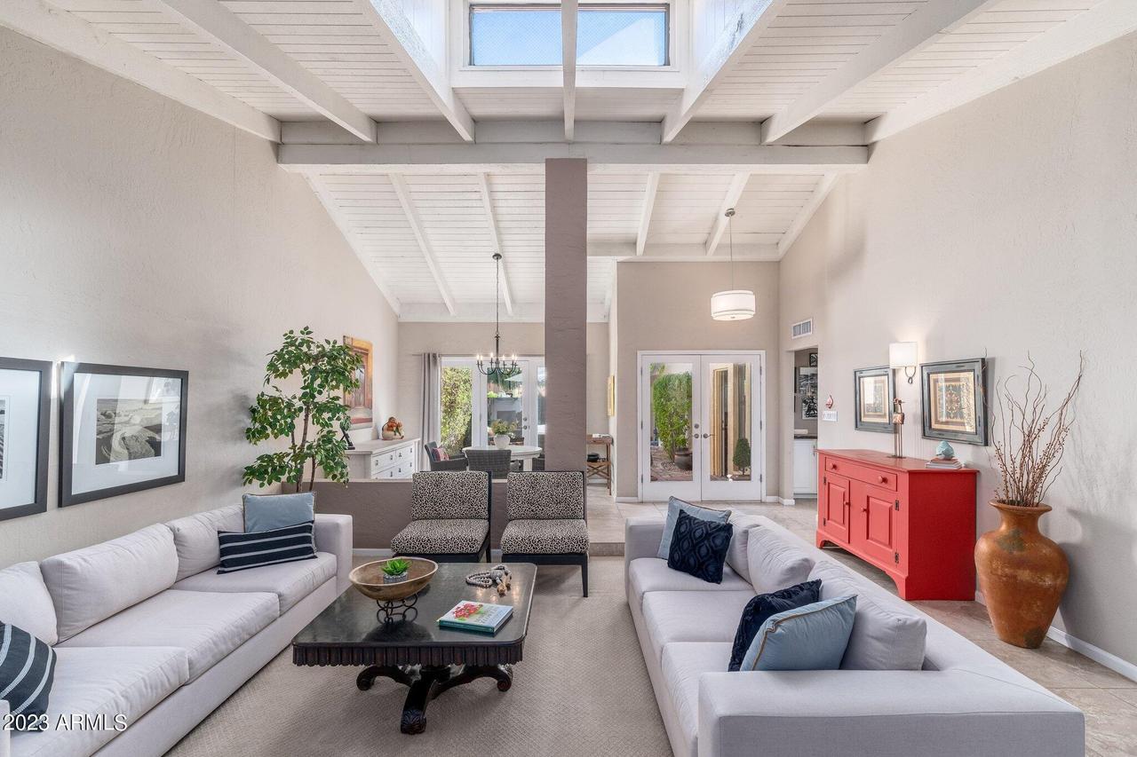 738 E Tuckey Ln., Phoenix, AZ 85014